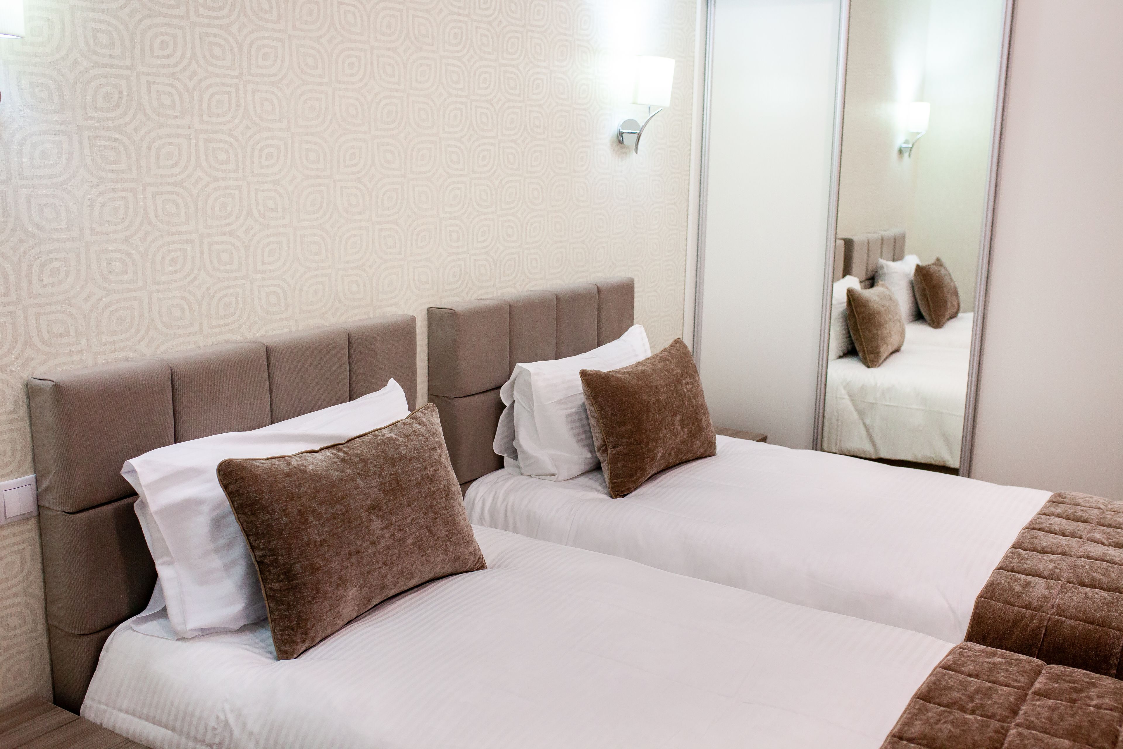 Ropa de cama de alta calidad y minibar 