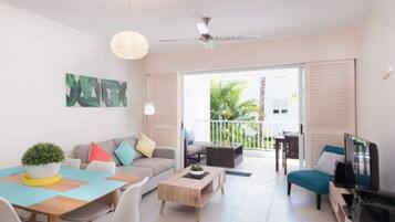 Luxury Apartment | Living area | Flat-screen TV