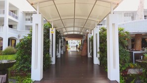 Property entrance - The Beach Club Luxury Private Apartments (Palm Cove)