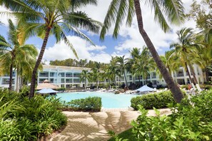 Outdoor pool - The Beach Club Luxury Private Apartments (Palm Cove)