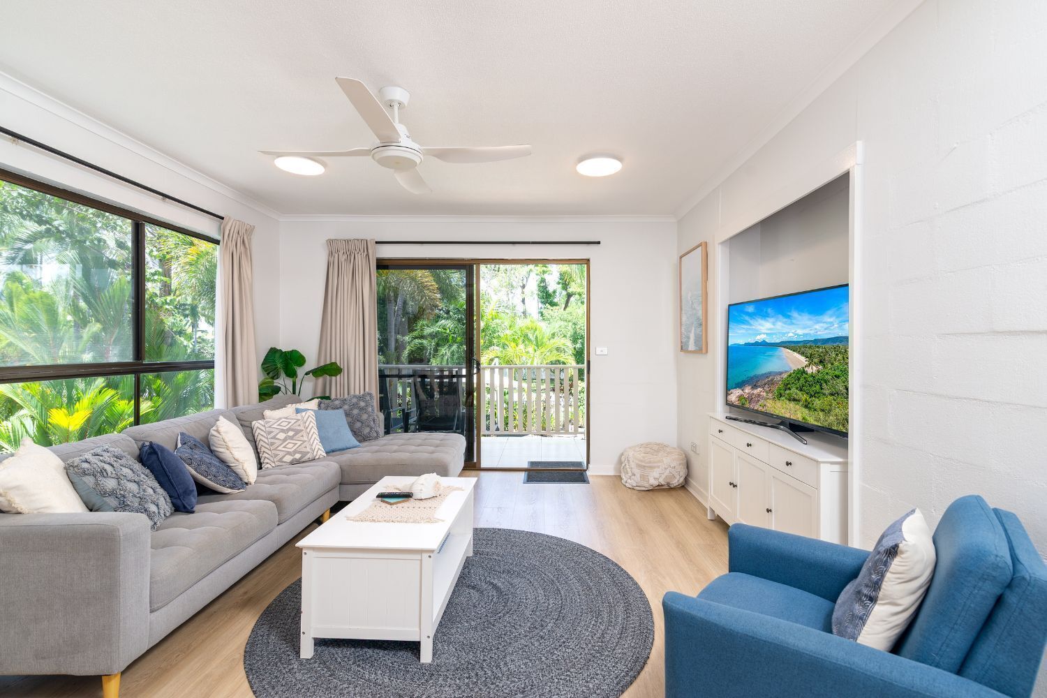 2 Bedroom Apartment Pool View | Living area | Flat-screen TV