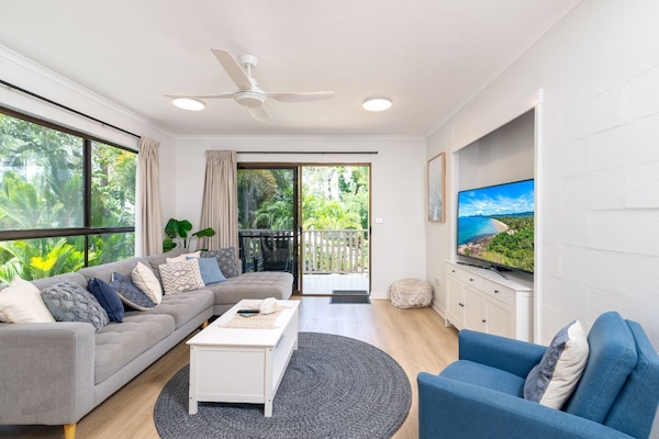 2 Bedroom Apartment Pool View | Living area | Flat-screen TV