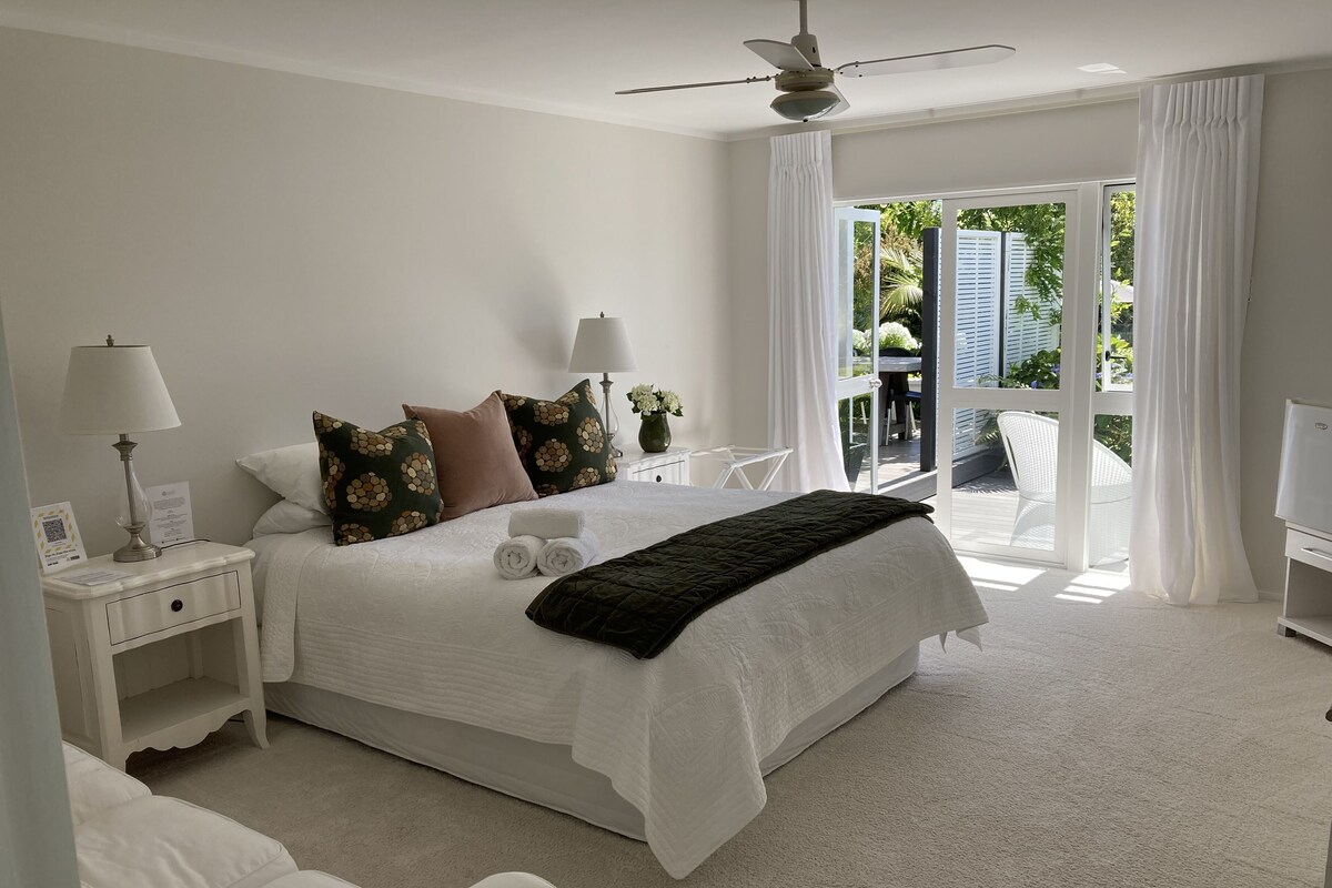 Hydrangea Room
