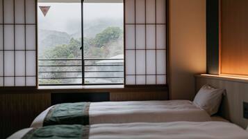 Superior Twin Room | In-room safe, desk, free WiFi, bed sheets