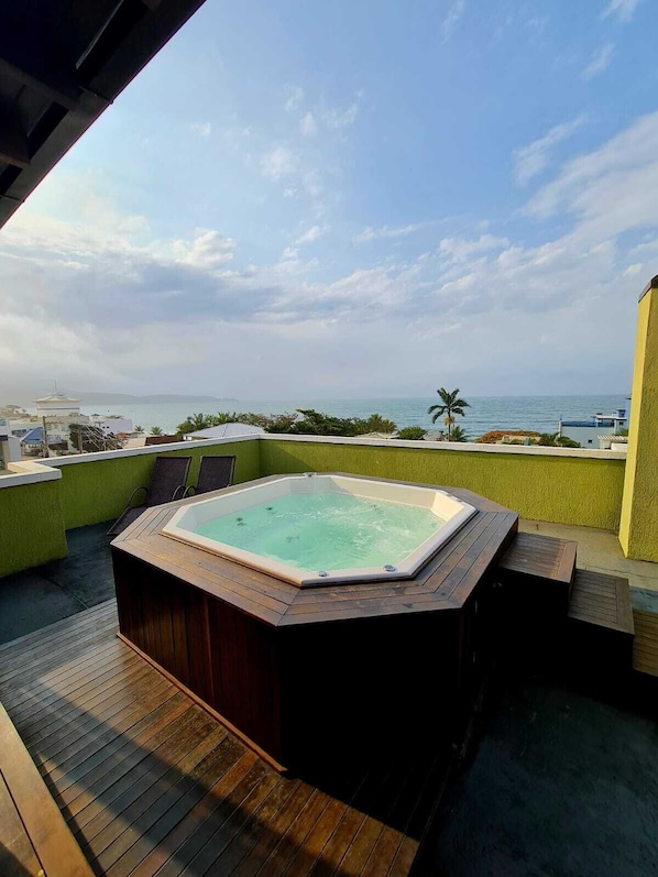 Baignoire à remous extérieure