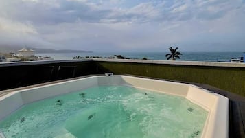 Bañera de hidromasaje exterior