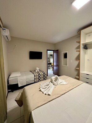 Economy Apartment, 2 Bedrooms | 1 bedroom, blackout drapes, free WiFi, bed sheets - Pousada Brisa do Mar (Bombinhas)