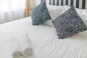 Premium bedding, minibar, desk, soundproofing - Five Senses Suite at M Suite KLCC (Kuala Lumpur)