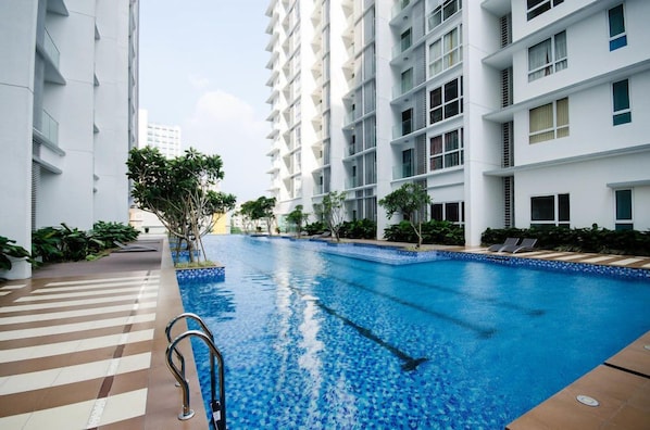 Outdoor pool - Five Senses Suite at M Suite KLCC (Kuala Lumpur)