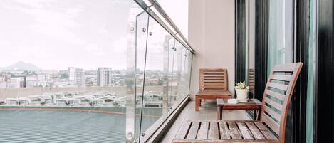 3 Bedrooms Apartment (Imperial) | Balcony