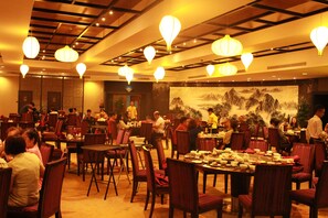 2 Restaurants; Frühstück, Mittagessen und Abendessen werden serviert