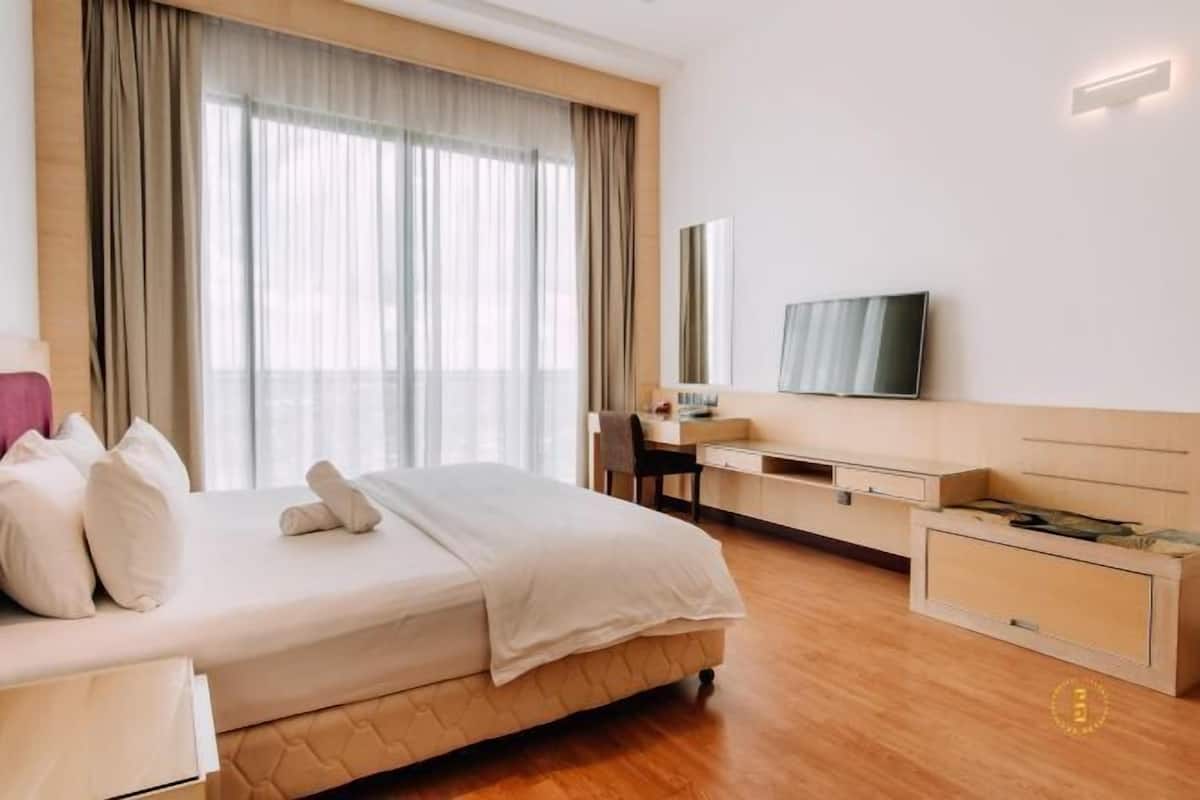 3 bedrooms, soundproofing, iron/ironing board, rollaway beds