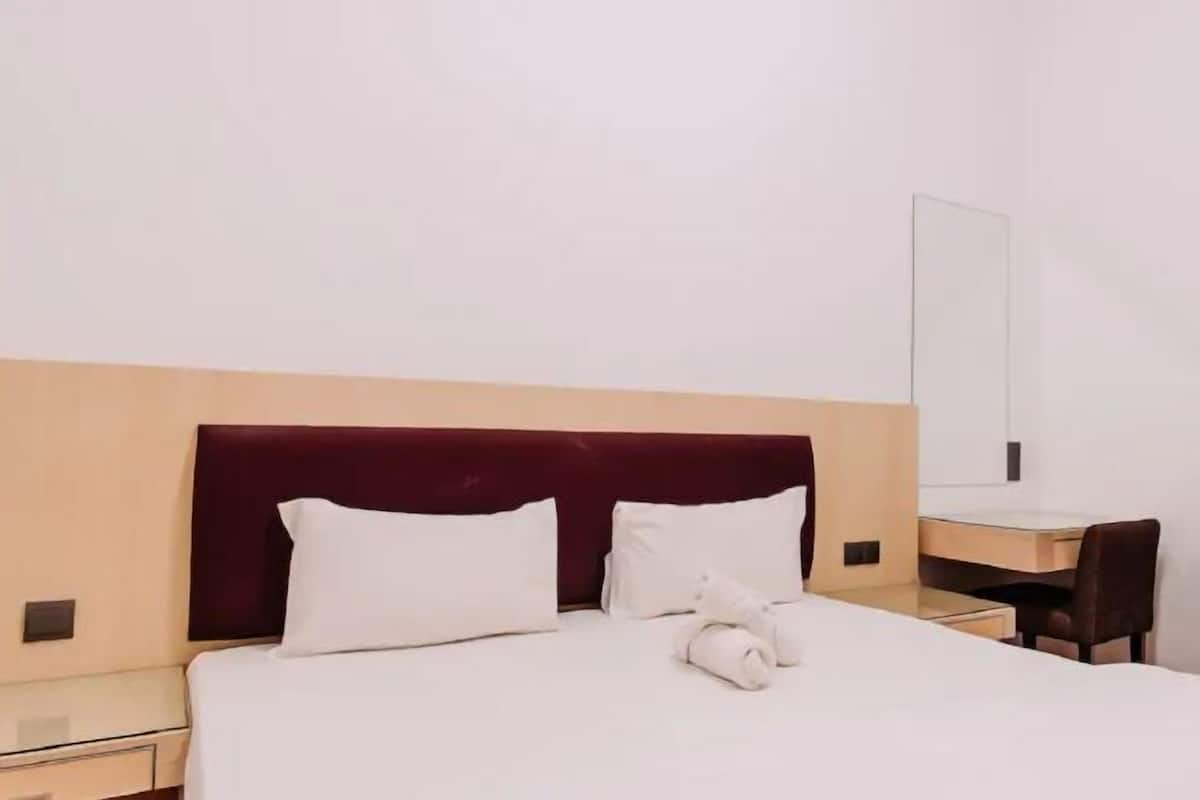 3 bedrooms, soundproofing, iron/ironing board, rollaway beds