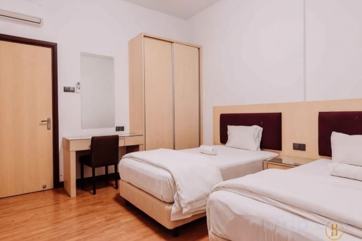 3 bedrooms, soundproofing, iron/ironing board, rollaway beds (surcharge)