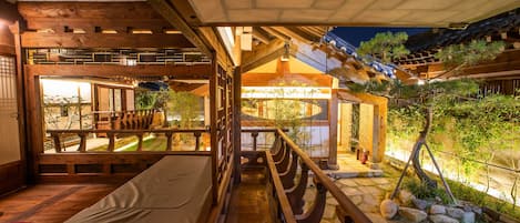 Premium Suite (Mongseoru) | Premium bedding, memory foam beds, individually decorated