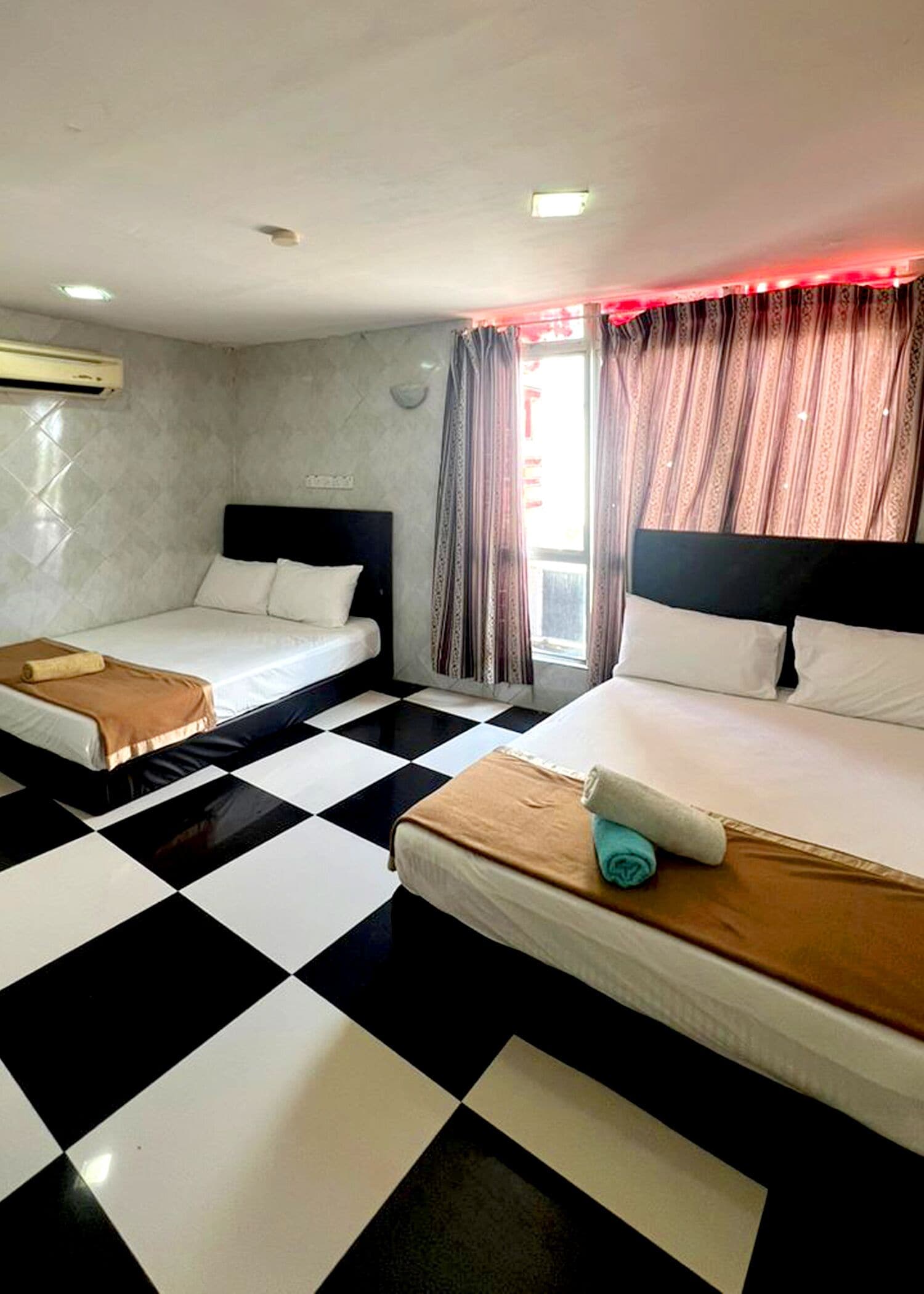 Meja, seterika/papan seterika, Wi-fi percuma 