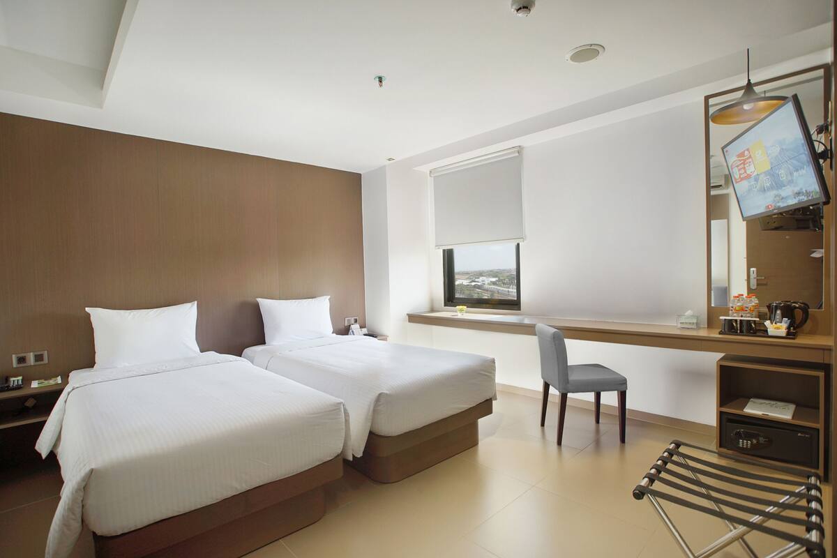 Superior Twin Room, City View | 1 bilik tidur, peralatan tempat tidur premium, peti besi dalam bilik 