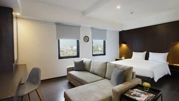 1 kamar tidur, seprai premium, brankas, dan meja kerja