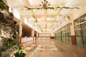 含每日吃到飽早餐