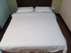 Blackout curtains, iron/ironing board, free WiFi, bed sheets - Hotel Sadong 88 (Kota Kinabalu)