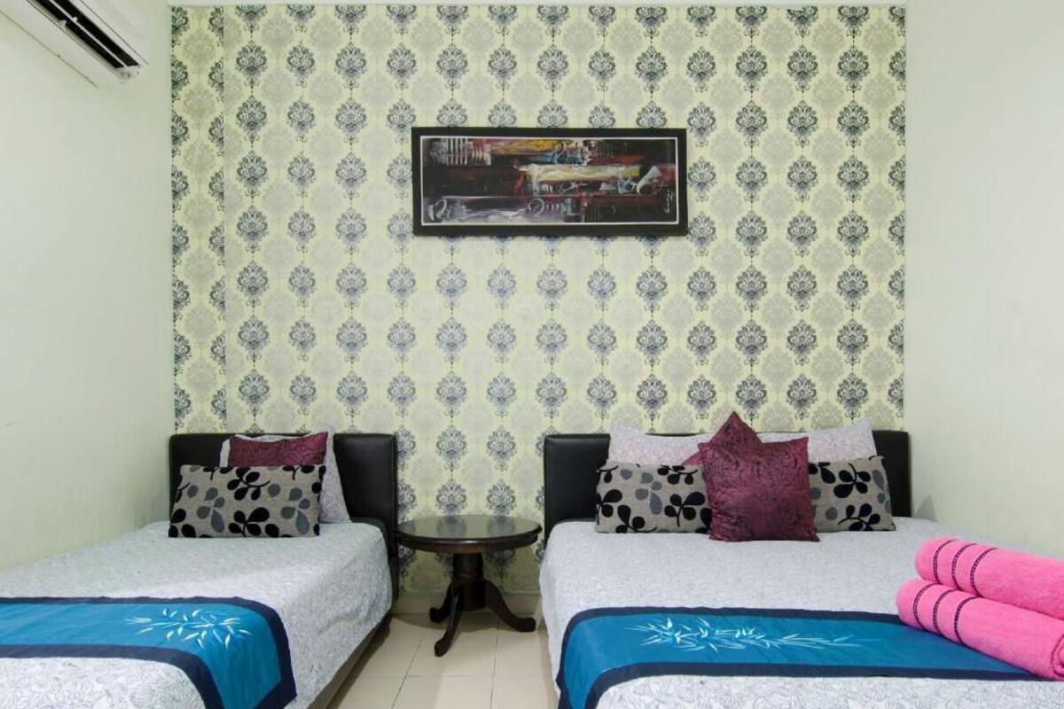 Deluxe Triple (No Window) | Desk, iron/ironing board, rollaway beds, free WiFi