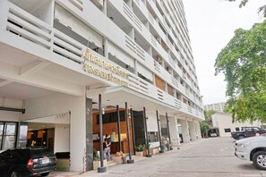 Front of property - Yensabai Condotel (Pattaya)