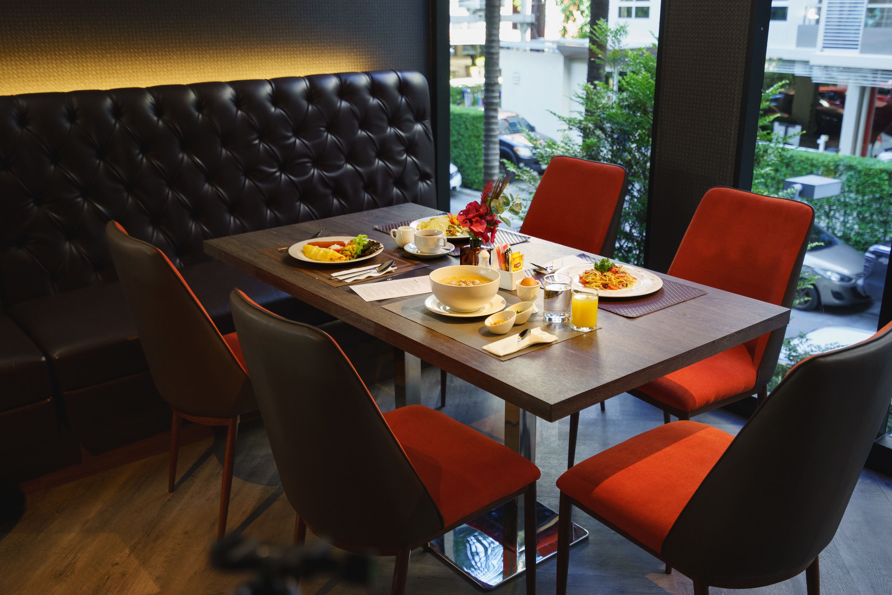 Breakfast, lunch, dinner served; international cuisine 