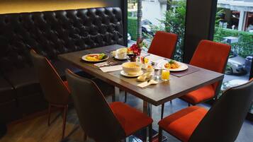 Breakfast, lunch, dinner served; international cuisine