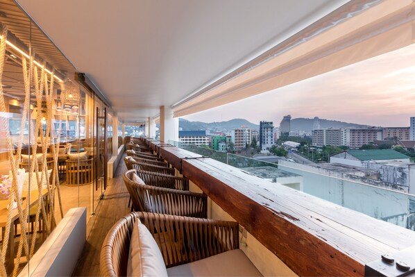 Breakfast, lunch, dinner served; Caribbean cuisine 