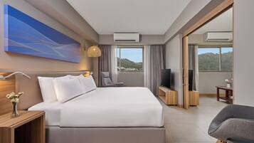 Suite, 2 slaapkamers (1 Double Bed and 1 Single Bed) | 1 slaapkamer, hypoallergeen beddengoed, een kluis op de kamer