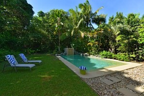 Outdoor pool - Villa Sorrento Luxury House (Port Douglas)