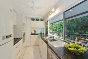 Rumah, 5 kamar tidur | Dapur pribadi | Lemari es besar, microwave, oven, dan kompor