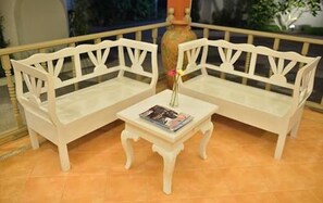 Lobby sitting area - Sleep Resort (Surat Thani)