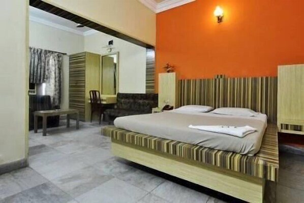 Doppia Deluxe, 1 letto matrimoniale, accessibile ai disabili, al piano executive | 1 camera, una cassaforte in camera, una scrivania