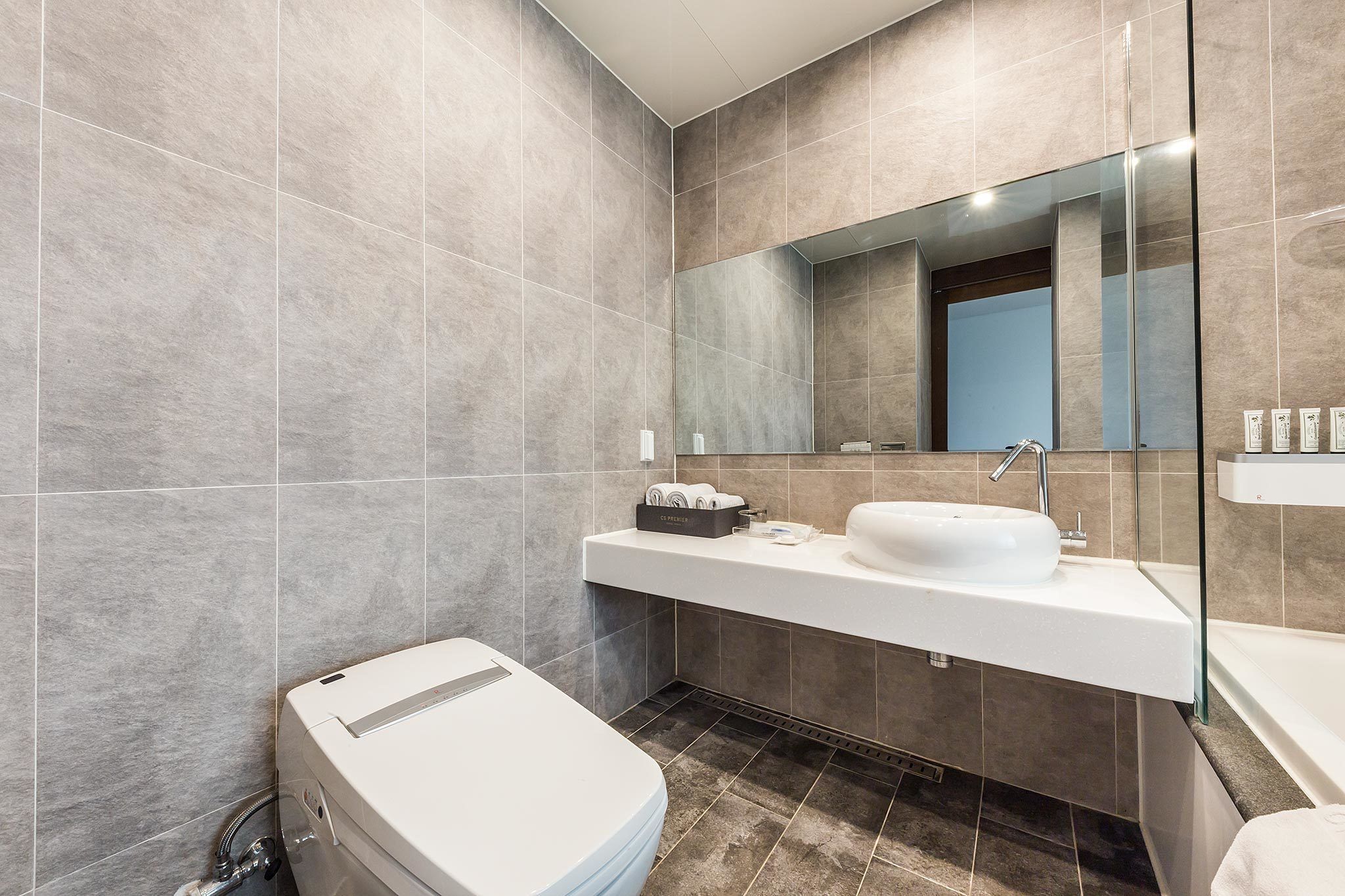 premier suite | bathroom | free toiletries, hair dryer, slippers, towels