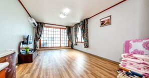 Zimmer (Korean Ondol) | Kostenloses WLAN, Bettwäsche