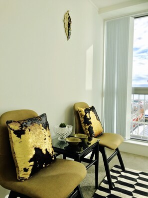 Appartement, 2 chambres, vue port | Coin séjour