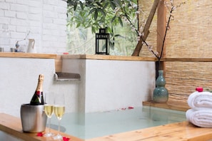 Artículos de tocador gratuitos, secador de pelo, batas, pantuflas