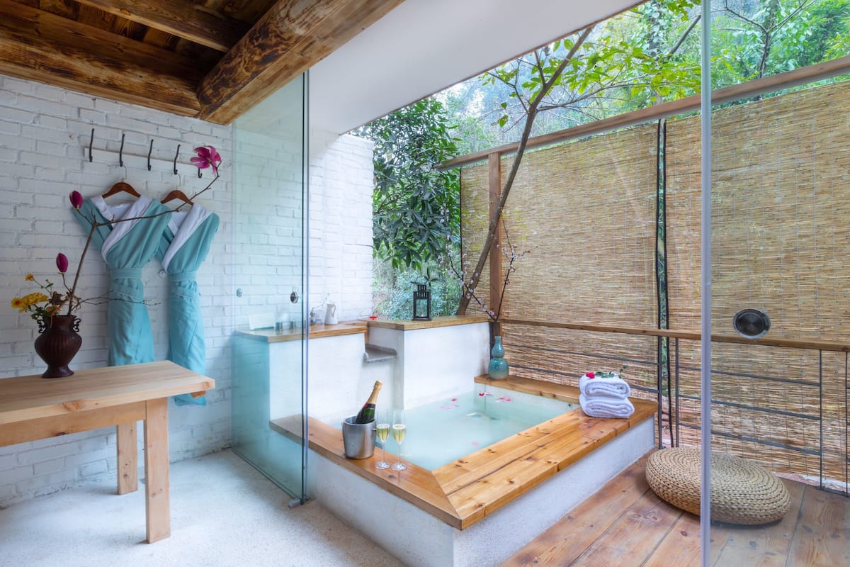 Design Room, Hot Tub | Minibar, in-room safe, desk, blackout drapes