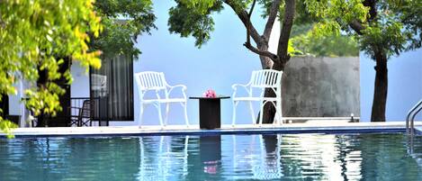 Outdoor pool, an infinity pool