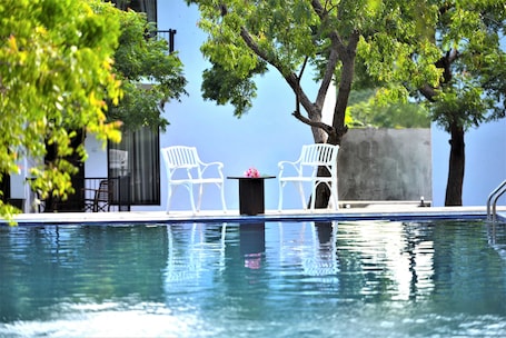 Outdoor pool, an infinity pool