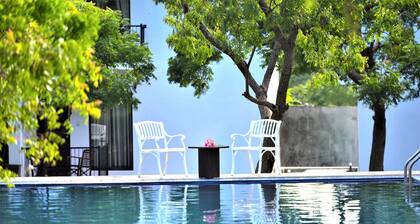 Jungle Breeze Yala by Forest Trails
