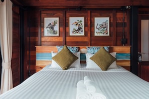 Habitación superior con 1 cama doble o 2 individuales, 1 habitación, no fumadores, vistas al lago | Ropa de cama de alta calidad, minibar, caja fuerte