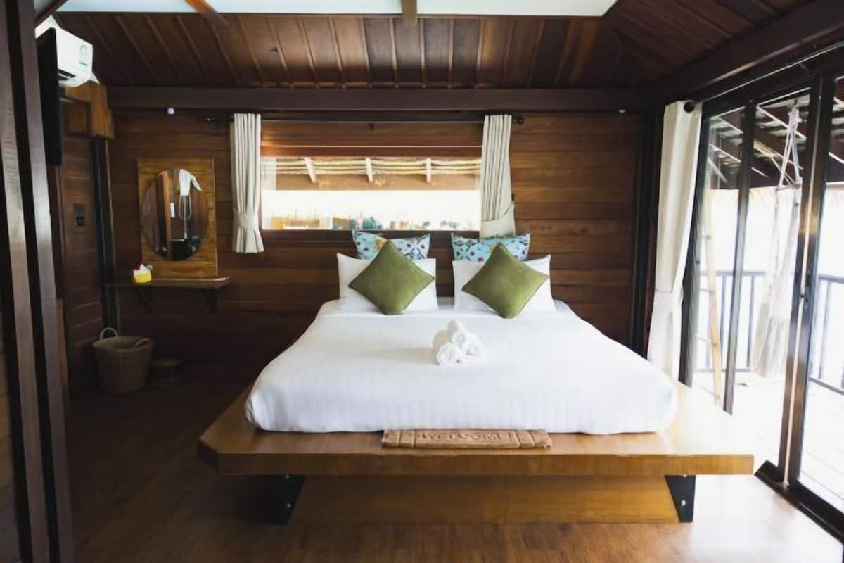 1 bedroom, premium bedding, minibar, in-room safe
