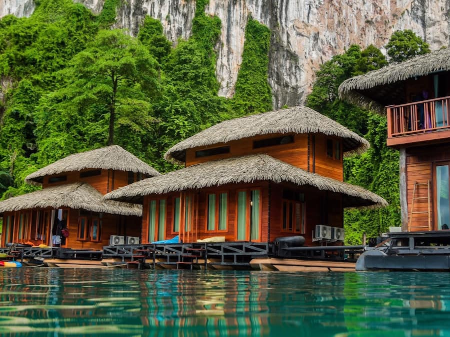 Familie vierpersoonskamer, 2 slaapkamers, niet-roken, uitzicht op meer | Luxe beddengoed, een minibar, een kluis op de kamer