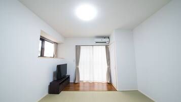 Habitación cuádruple, para no fumadores (Room103, Japanese Style) | Cortinas blackout, wifi gratis y ropa de cama