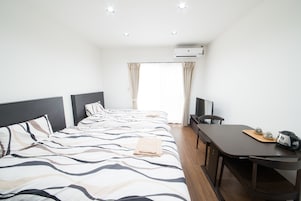 遮光窗帘、免费 WiFi、床单