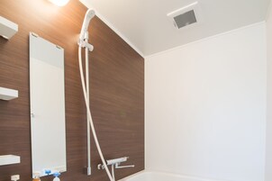 双床房, 无烟房 (Room202, with only shower) | 浴室淋浴