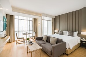 Minibar, in-room safe, desk, soundproofing - Arden Hotel and Residence (Pattaya)