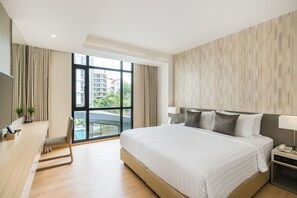 Familierom | Minibar, safe på rommet, skrivebord og lydisolert